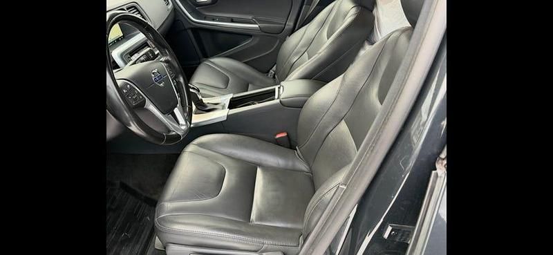 Begagnad Volvo V60 CC 190 HK (139 kW) 2016 Gråmetallic Kombi