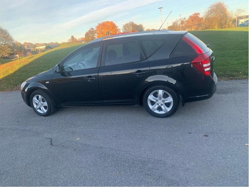 Svart Begagnad 2008 Kia Ceed 4 Kombi | 35 000 kr (Superpris) - Bild 1/4