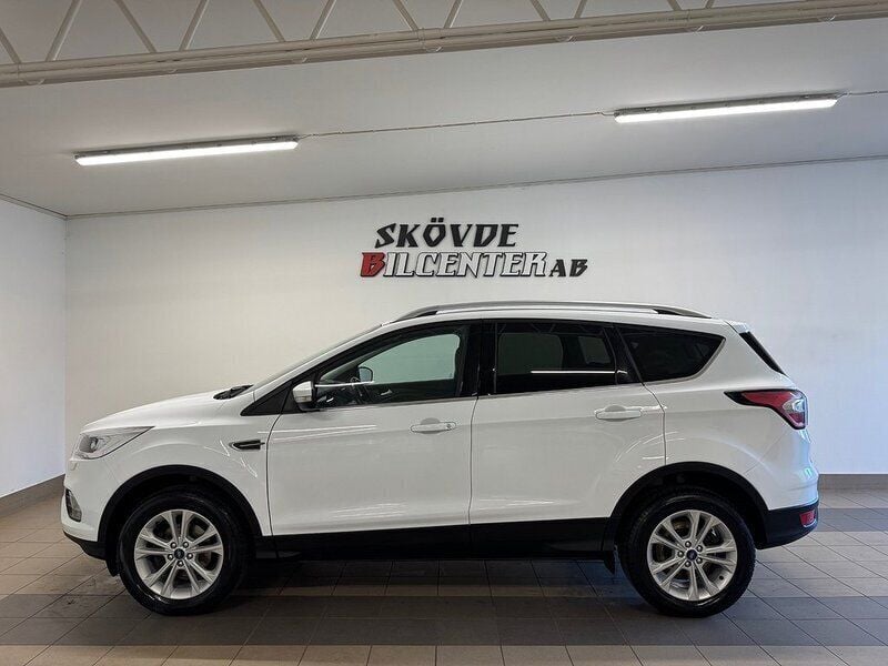 Vit Begagnad 2018 Ford Kuga Titanium SUV | 139 500 kr (Marknadspris) - Bild 1/4