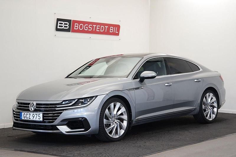 Silver Begagnad 2018 VW Arteon R-line Halvkombi | 299 000 kr (Marknadspris) - Bild 1/4