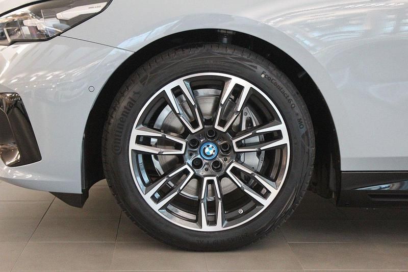 Begagnad BMW i5 M Sport 442 kW (601 HK) 2024 Grå Sedan