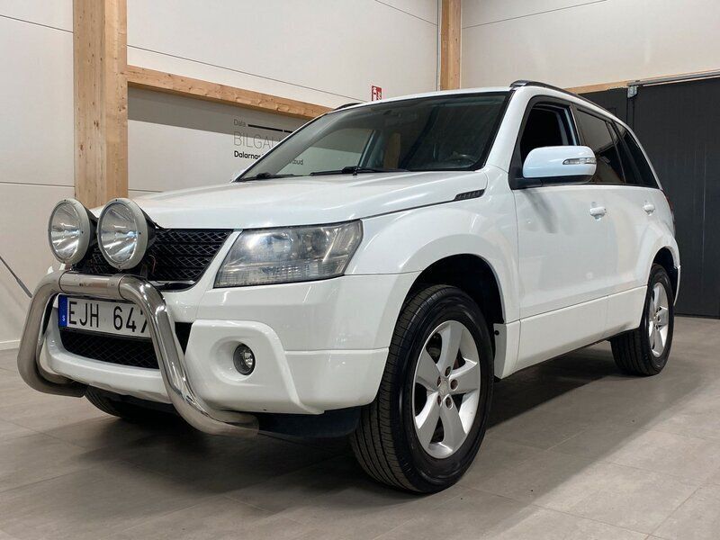 Vit Begagnad 2010 Suzuki Grand Vitara SUV | 99 900 kr - Bild 1/4