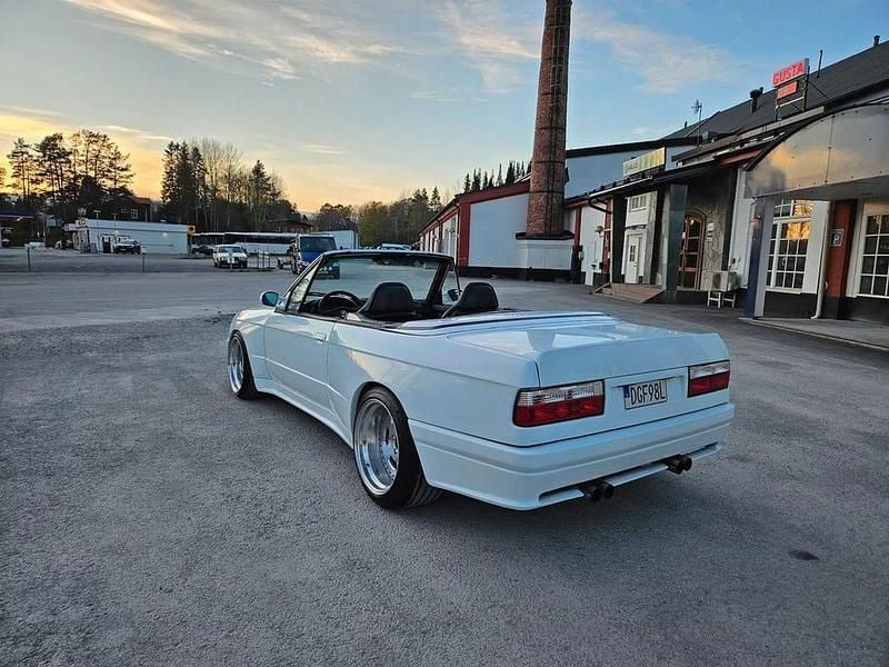 Begagnad BMW 325 170 HK (125 kW) 1987 Vit