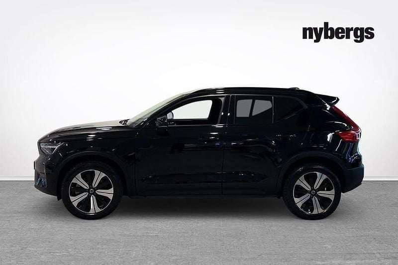 Svart Begagnad 2023 Volvo XC40 Core SUV | 319 000 kr (Marknadspris) - Bild 1/1