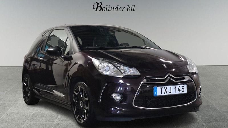 Lila Begagnad 2014 Citroën DS3 PureTech Halvkombi | 68 900 kr (Marknadspris) - Bild 1/4