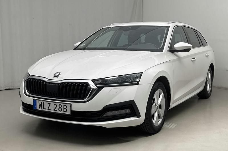 Vit Begagnad 2021 Skoda Octavia | 168 350 kr (Marknadspris) - Bild 1/4