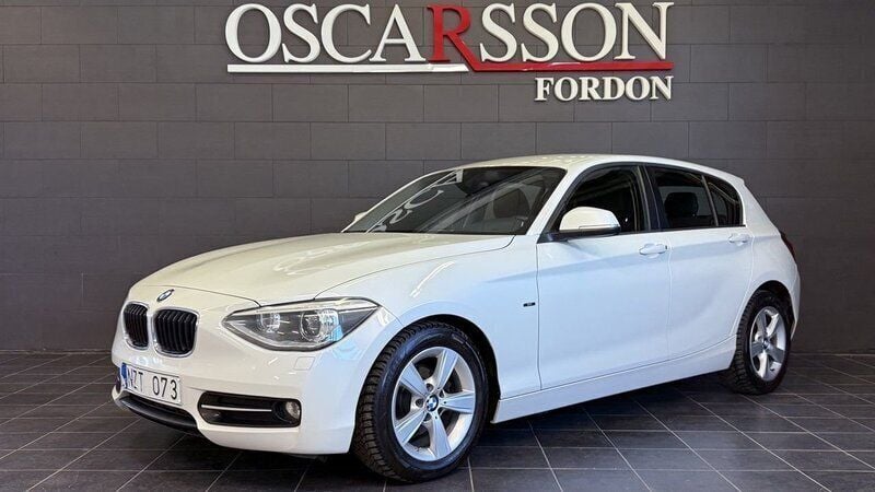 Vit Begagnad 2014 BMW 116 Sport Line Halvkombi | 99 900 kr (Bra pris) - Bild 1/4