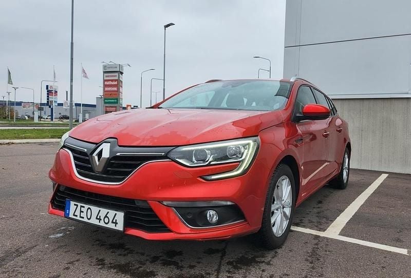 Röd Begagnad 2018 Renault Mégane GrandTour Kombi | 104 000 kr (Bra pris) - Bild 1/4