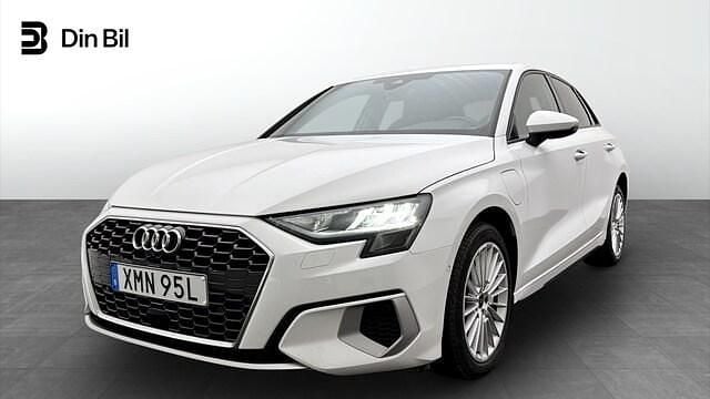 Brilliantsvart Begagnad 2023 Audi A3 Sportback e-tron Proline Sedan | 314 000 kr (Bra pris) - Bild 1/4