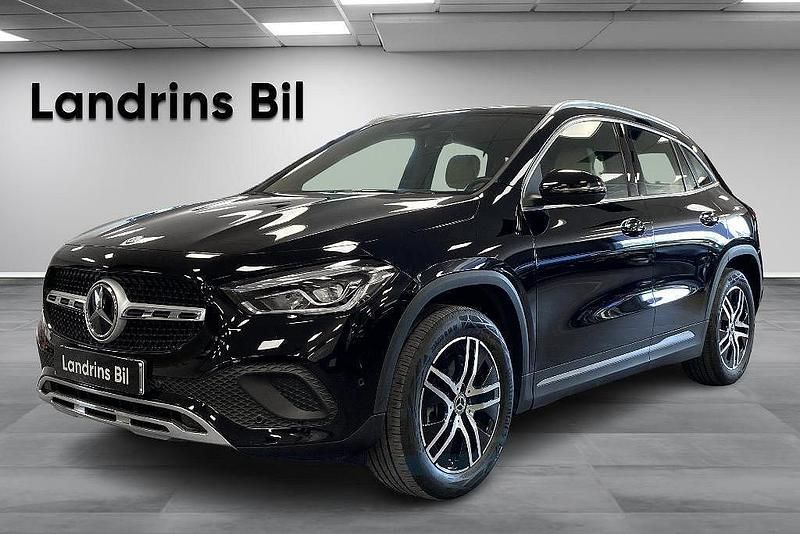 Svart Begagnad 2022 Mercedes GLA250 SUV | 349 000 kr (Marknadspris) - Bild 1/4
