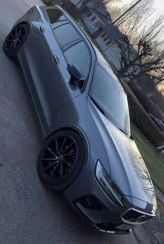 Grå Begagnad 2019 Volvo V60 R-Design Kombi | 295 000 kr (Superpris) - Bild 1/4