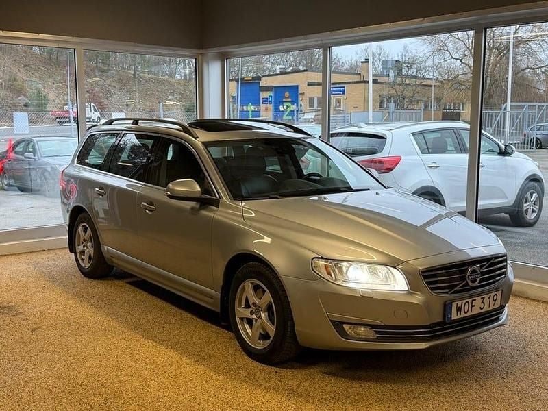Silver Begagnad 2015 Volvo V70 Momentum Kombi | 119 900 kr (Marknadspris) - Bild 1/4