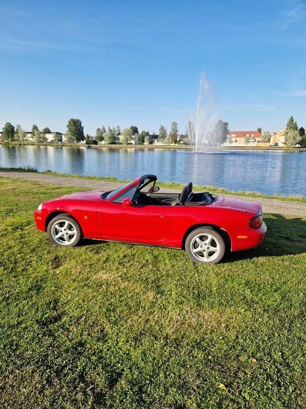 Röd Begagnad 2002 Mazda MX5 Cab | 89 000 kr (Bra pris) - Bild 1/4