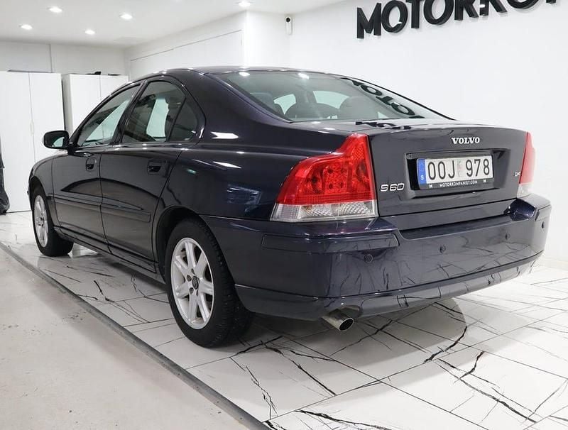 Begagnad Volvo S60 Momentum 170 HK (125 kW) 2007 Mörkblå Sedan