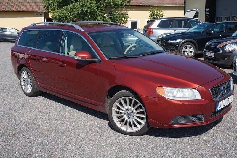 Röd Begagnad 2010 Volvo V70 Summum Kombi | 74 900 kr (Marknadspris) - Bild 1/4