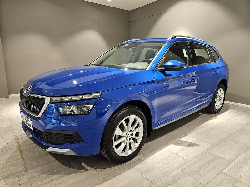 Blå Begagnad 2023 Skoda Kamiq SUV | 239 000 kr (Marknadspris) - Bild 1/3