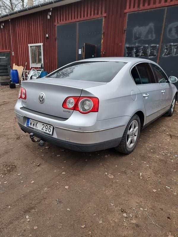 Begagnad 2006 VW Passat Sedan | 19 900 kr (Marknadspris) - Bild 1/4