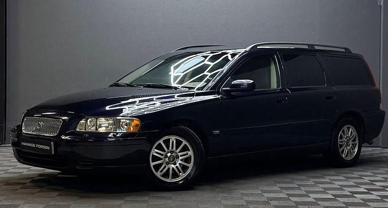 Mörkblå (blå) Begagnad 2005 Volvo V70 Dynamic Kombi | 49 900 kr (Marknadspris) - Bild 1/4
