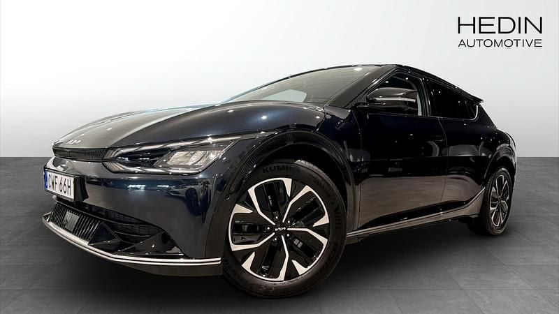 Blå (blue) Begagnad 2022 Kia EV6 SUV | 409 900 kr (Bra pris) - Bild 1/4