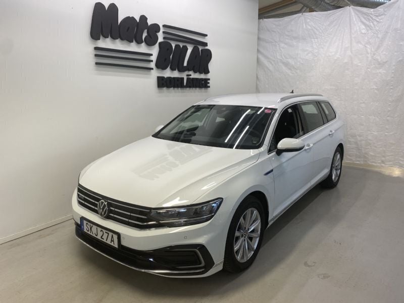Vit Begagnad 2021 VW Passat GTE Kombi | 339 900 kr - Bild 1/3