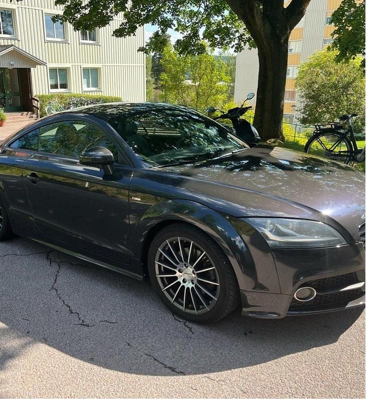 Grå Begagnad 2011 Audi TT S-Line Sportkupé | 140 000 kr (Bra pris) - Bild 1/4