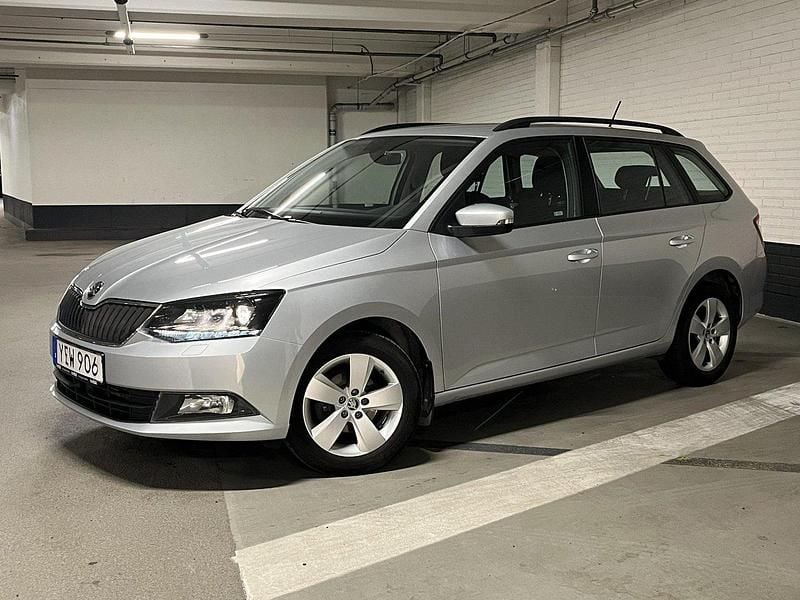 Silver Begagnad 2017 Skoda Fabia Style Halvkombi | 109 000 kr (Marknadspris) - Bild 1/4