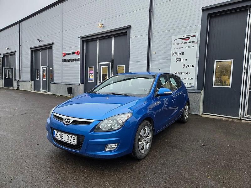 Blå Begagnad 2009 Hyundai i30 Halvkombi | 44 900 kr (Marknadspris) - Bild 1/4