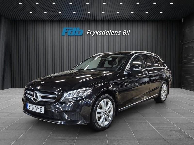 Svart Begagnad 2018 Mercedes C220 Avantgarde Kombi | 249 900 kr (Marknadspris) - Bild 1/4