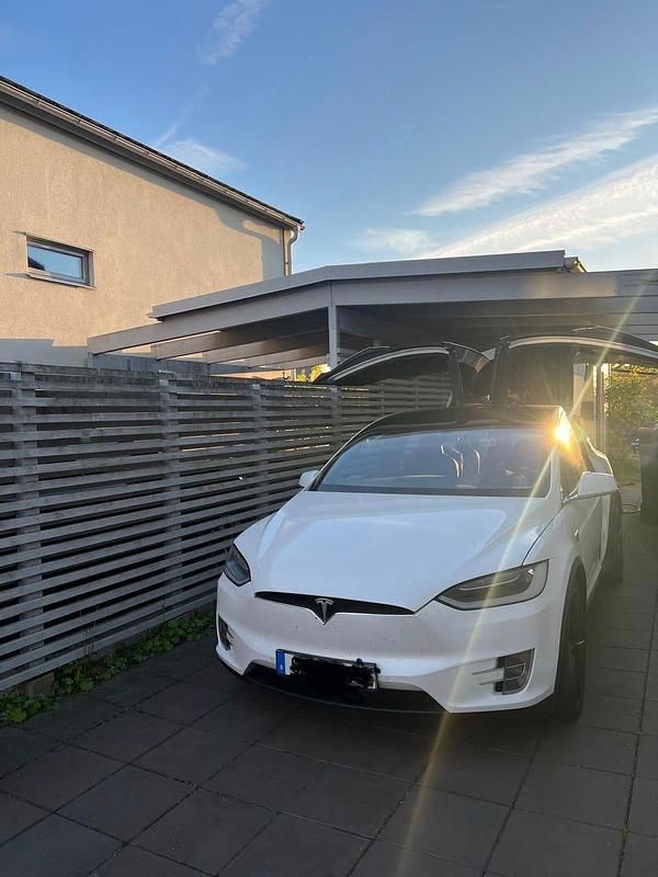 Begagnad 2016 Tesla Model X SUV | 369 000 kr - Bild 1/3