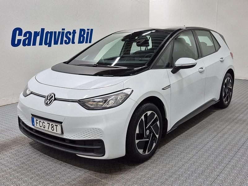 Vit (glaciärvit metallic) Begagnad 2022 VW ID.3 Pro Performance Halvkombi | 259 000 kr (Superpris) - Bild 1/4