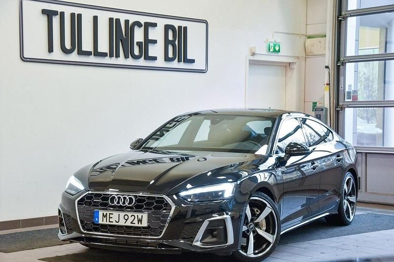 Svart Begagnad 2022 Audi A5 S-Line Sportkupé | 434 900 kr (Marknadspris) - Bild 1/4