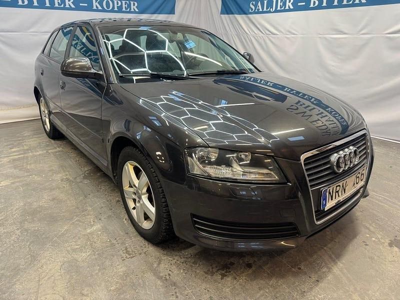Begagnad Audi A3 Attraction 105 HK (77 kW) 2010 Grå Halvkombi