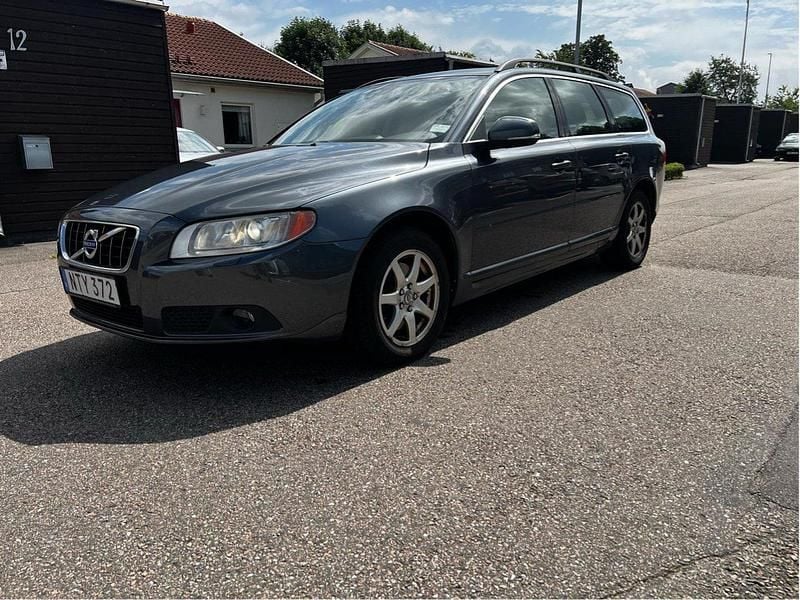 Grå Begagnad 2012 Volvo V70 Momentum Kombi | 84 900 kr (Bra pris) - Bild 1/4