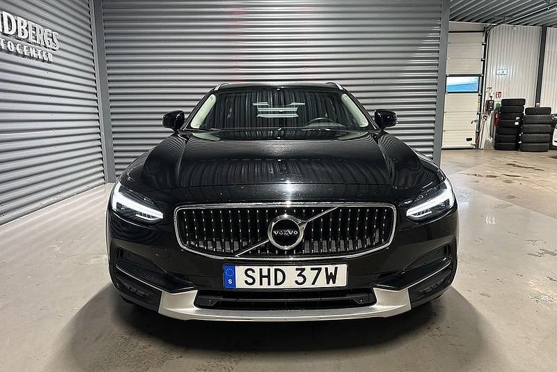 Begagnad Volvo V90 CC 235 HK (172 kW) 2019 Svart Kombi