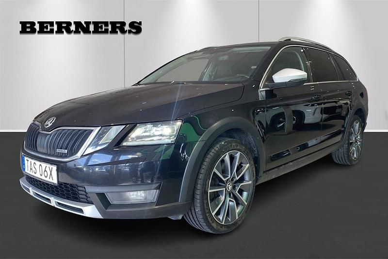 Svart Begagnad 2020 Skoda Octavia Scout Kombi | 219 000 kr (Marknadspris) - Bild 1/4