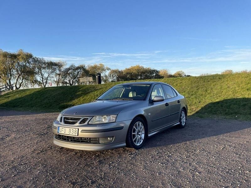 Grå Begagnad 2003 Saab 9-3 Aero Sedan | 24 000 kr (Dyr) - Bild 1/4