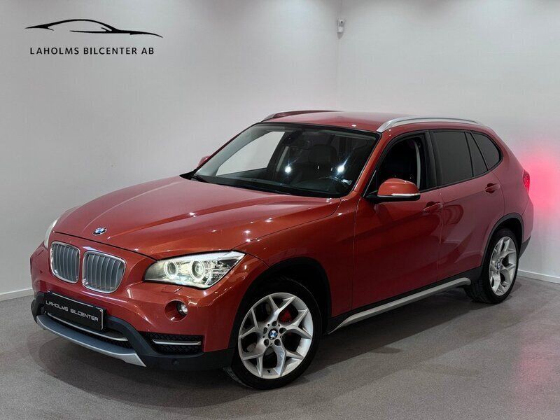 Orange Begagnad 2013 BMW X1 xLine SUV | 109 900 kr (Marknadspris) - Bild 1/4