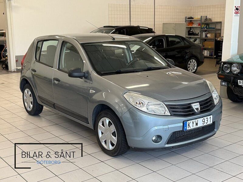 Blå Begagnad 2010 Dacia Sandero Halvkombi | 29 900 kr - Bild 1/4