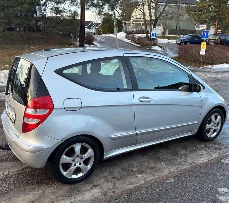 Silver Begagnad 2005 Mercedes A150 Elegance Halvkombi | 20 000 kr (Marknadspris) - Bild 1/4