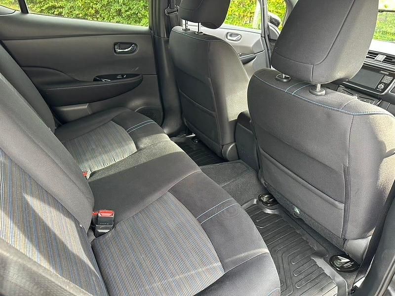 Begagnad Nissan Leaf N-Connecta 110 kW (150 HK) 2018 Halvkombi