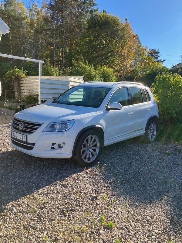 Vit Begagnad 2010 VW Tiguan Sportline SUV | 45 000 kr (Superpris) - Bild 1/4
