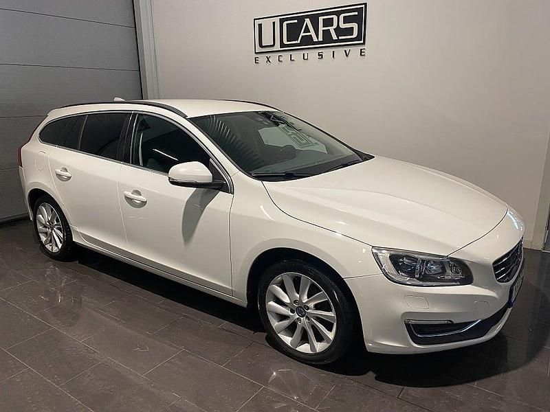 Vit Begagnad 2016 Volvo V60 Business Edition Kombi | 149 500 kr (Lite dyr) - Bild 1/4