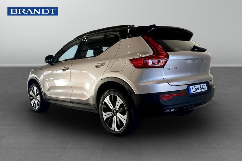 Begagnad Volvo XC40 Plus 175 kW (238 HK) 2023 Ljusgrå (grå) SUV