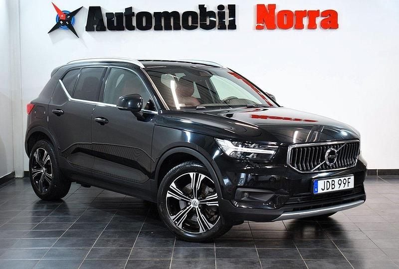 Svart Begagnad 2020 Volvo XC40 Inscription SUV | 284 900 kr (Superpris) - Bild 1/2