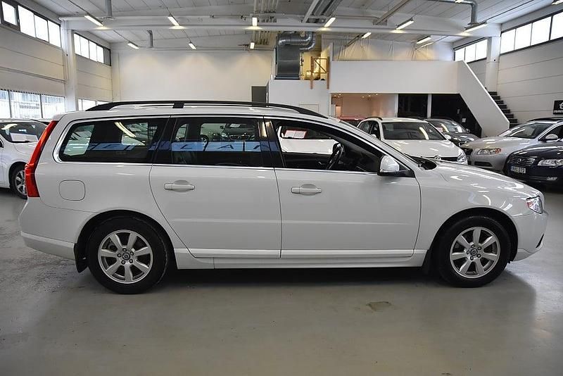 Begagnad Volvo V70 Momentum 180 HK (132 kW) 2012 Vit Kombi