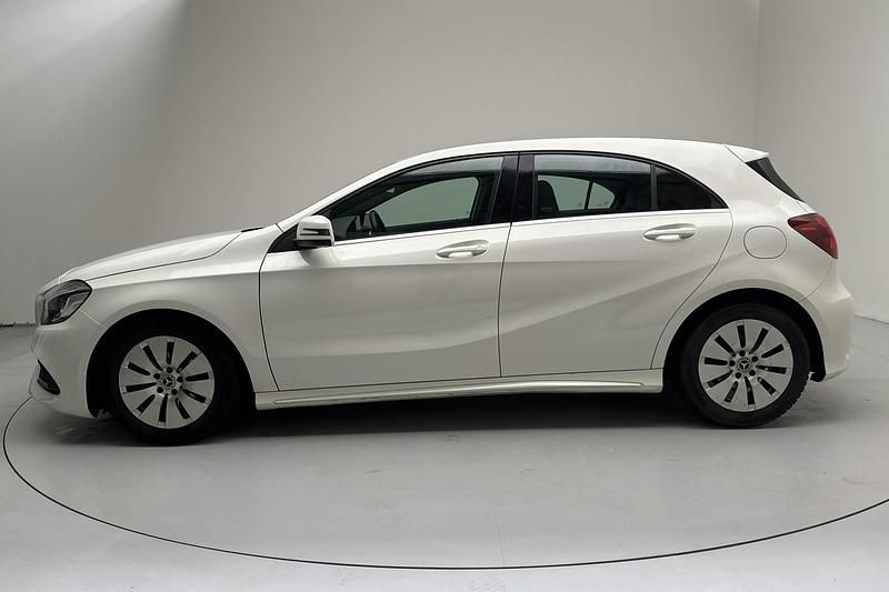 Begagnad Mercedes A180 AMG line 122 HK (89 kW) 2018 Vit