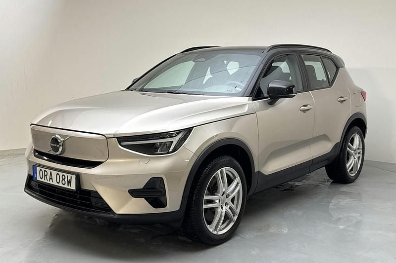 Begagnad Volvo XC40 Core 169 kW (231 HK) 2023 Ljusgrå SUV