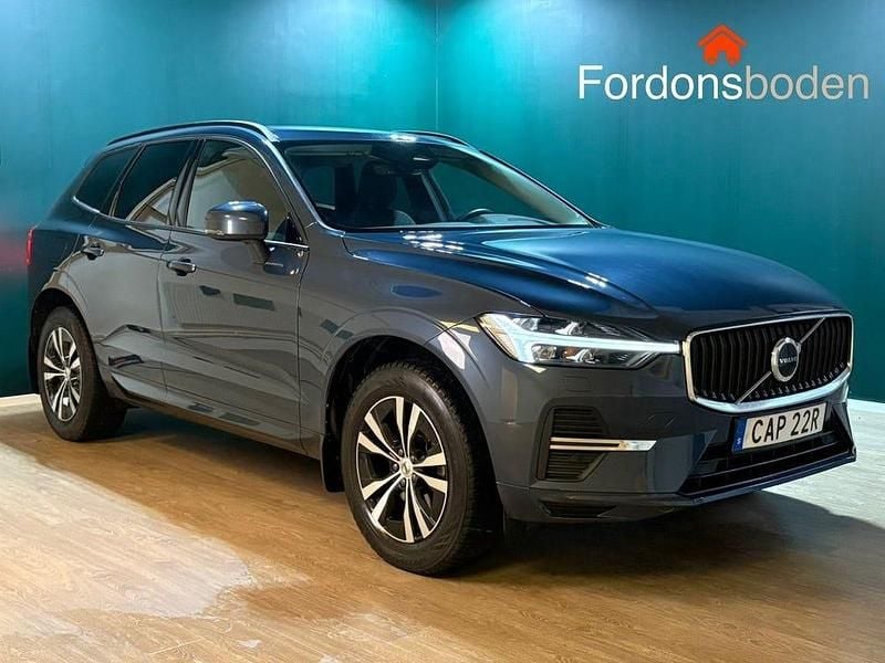 Mörkblå Begagnad 2022 Volvo XC60 Momentum SUV | 374 800 kr (Superpris) - Bild 1/3