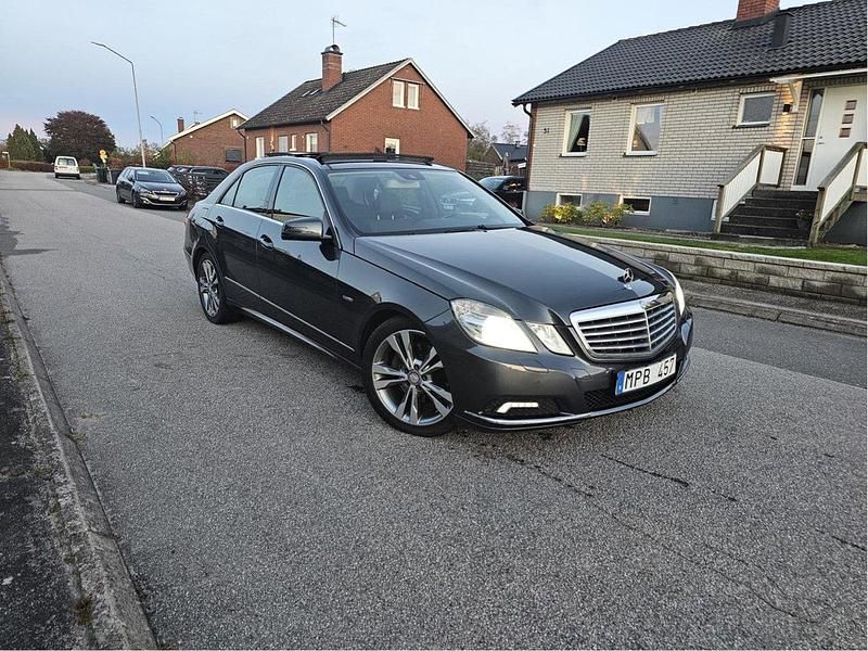 Grå Begagnad 2010 Mercedes E350 Sedan | 130 000 kr (Marknadspris) - Bild 1/4
