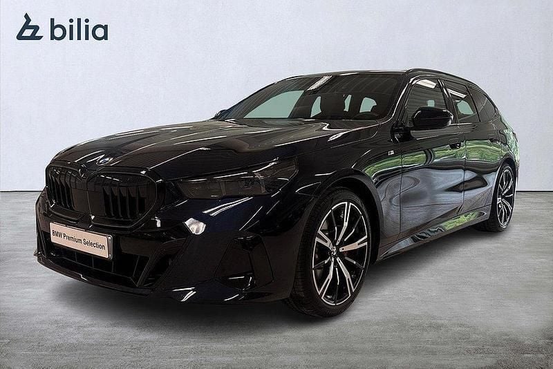 Svart Begagnad 2024 BMW 520 M Sport Kombi | 649 900 kr - Bild 1/4